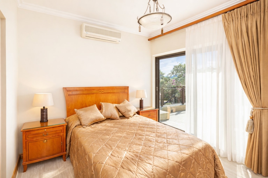 5 Bedroom Property for Sale in Caribbean Beach Club North West